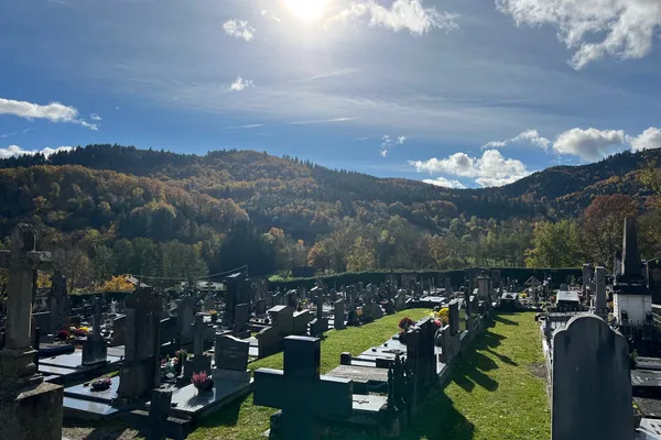 Entretien du cimetière pour la toussaint octobre
