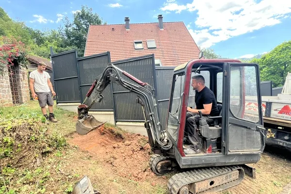 Travaux de réfection des marches chapelle des Maquisards
